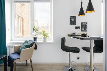 Bright Cozy Studio Close to the Metro