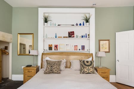 Georgian Apartment With Parking in Great Pulteney Street