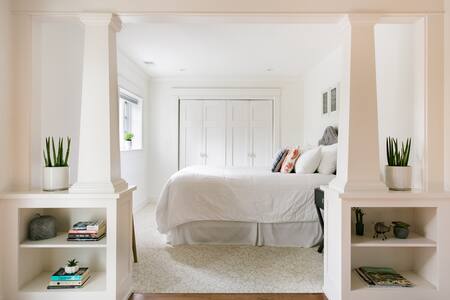 Walk to Vanderbilt from a Charming Bungalow Guest Suite