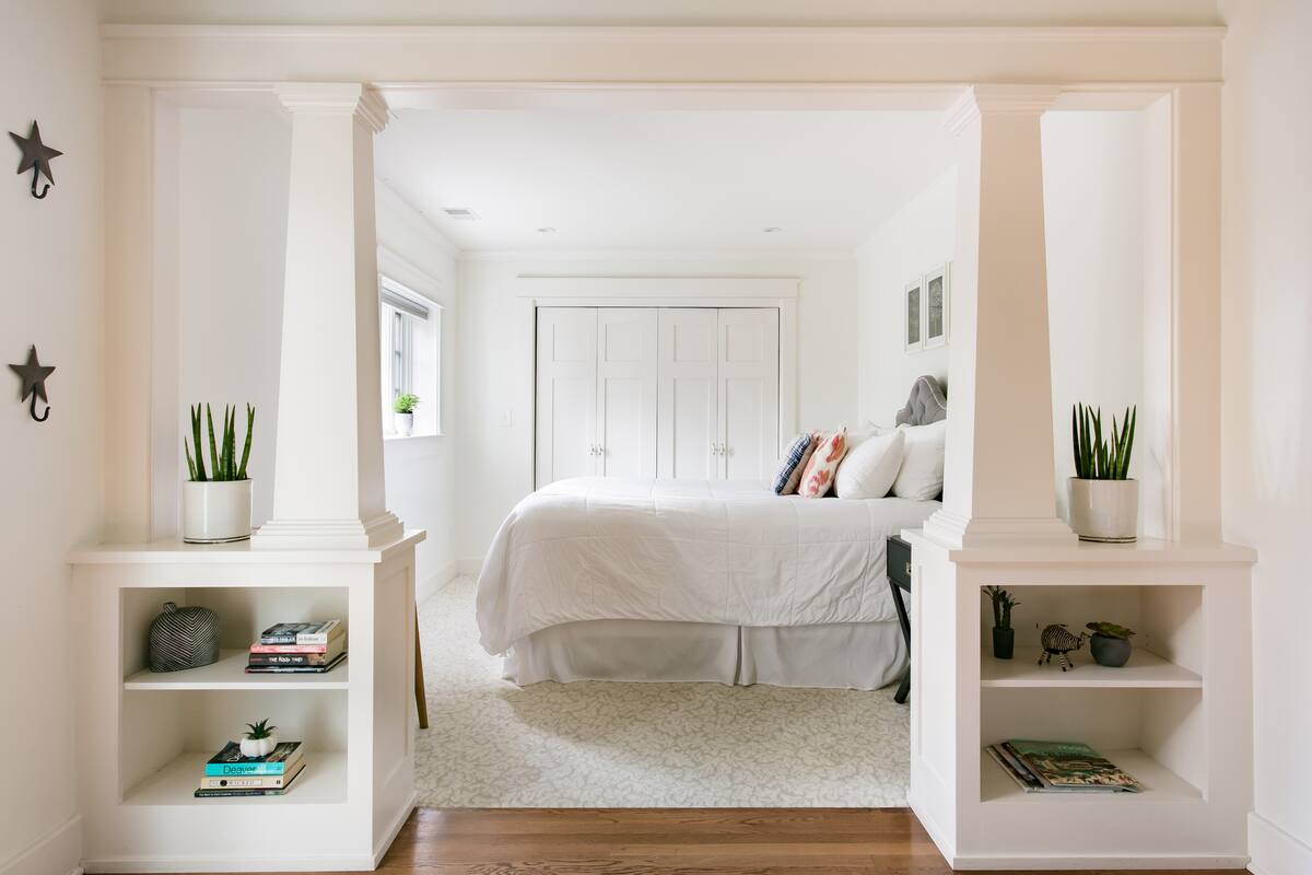 Walk to Vanderbilt from a Charming Bungalow Guest Suite