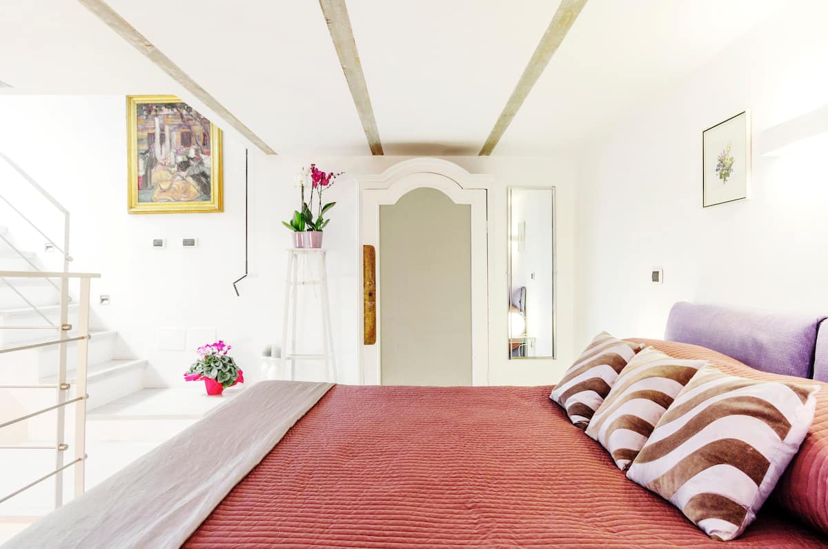 Romantic Suite Apartment near Colosseum and the Forum