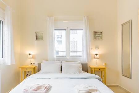 Litsa's Elegant Apartment, a few minutes walk to the Old Town