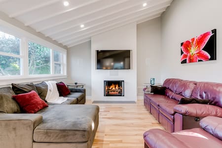 Private Master Suite in Modern, Renovated Bungalow