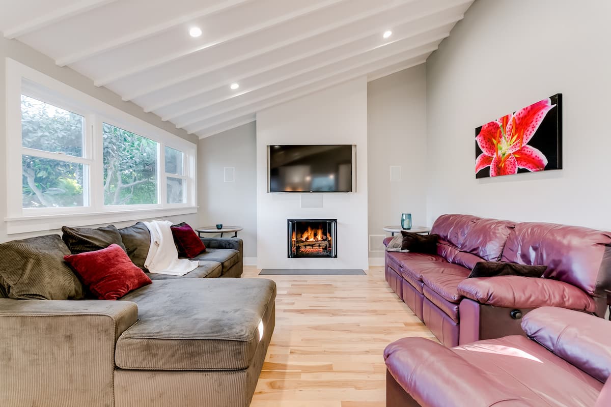 Private Master Suite in Modern, Renovated Bungalow