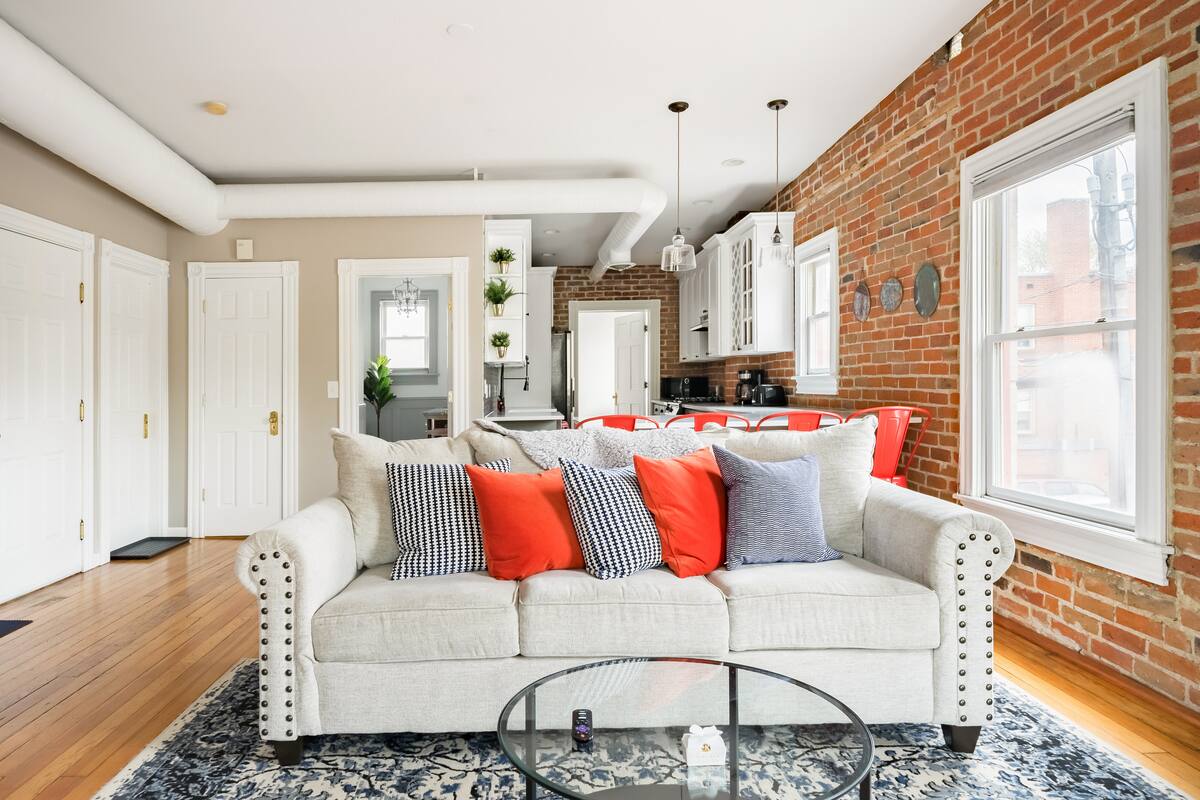 Updated Loft in the Historic Uptown Neighborhood