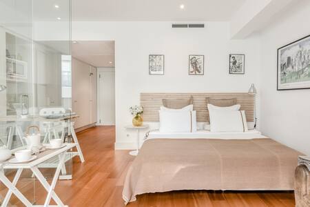 Studio Tram with Courtyard Terrace