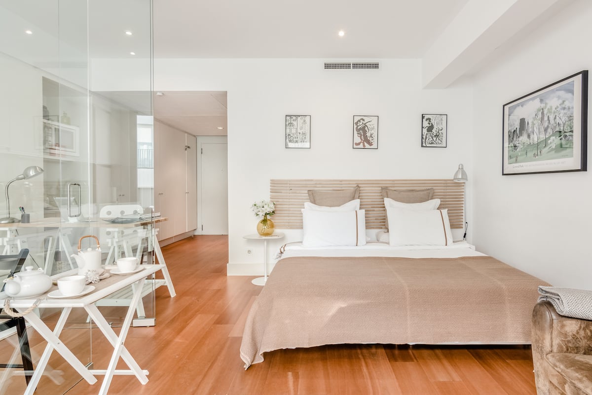 Studio Tram with Courtyard Terrace