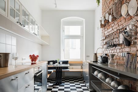 Maybach Apartment - Location. Design. Comfort