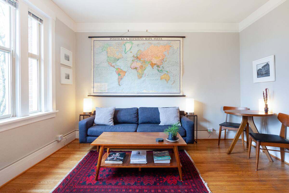 Relaxed Capitol Hill Apartment with Rooftop City Views