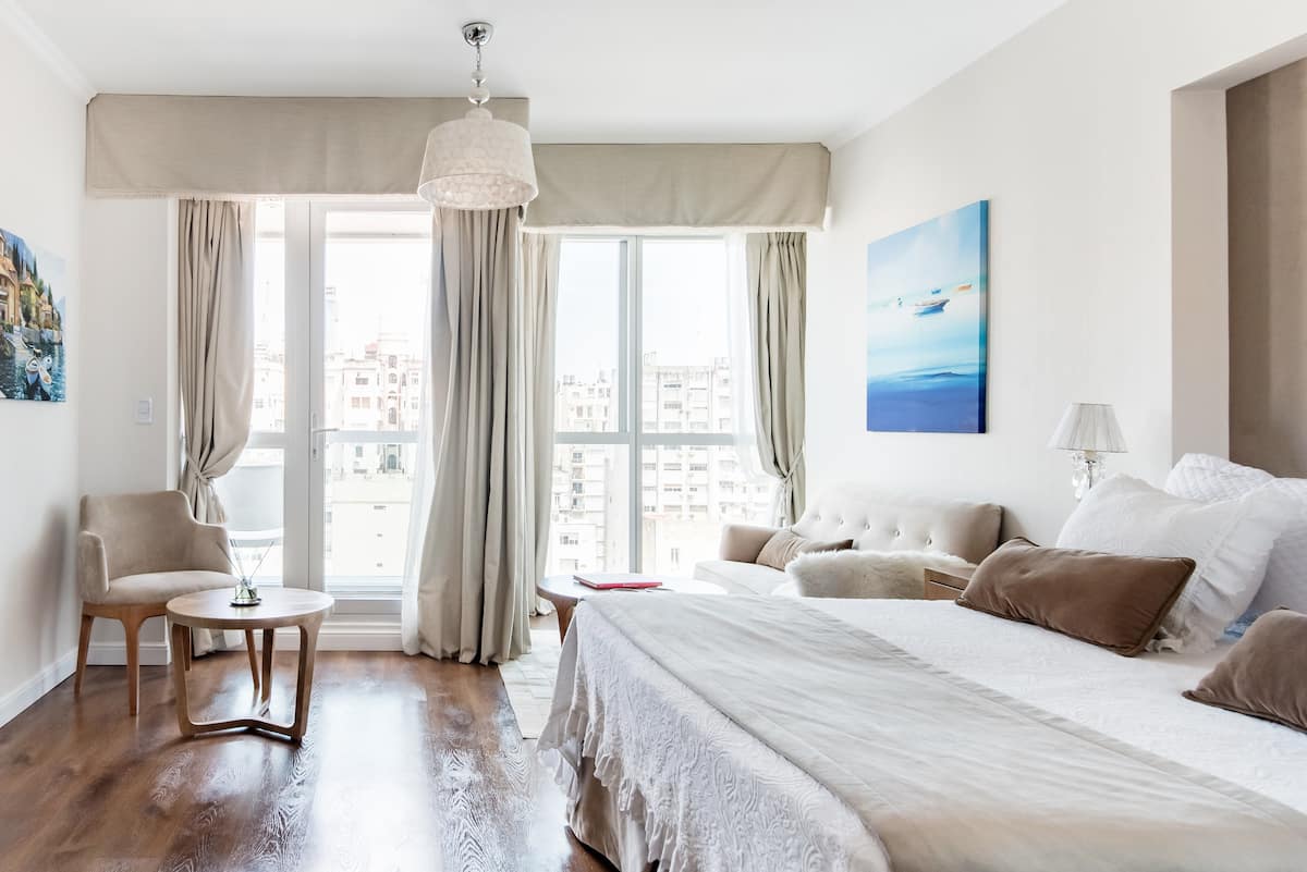 The City at your feet.
Lovely apt. with balcony at Plaza San Martin.