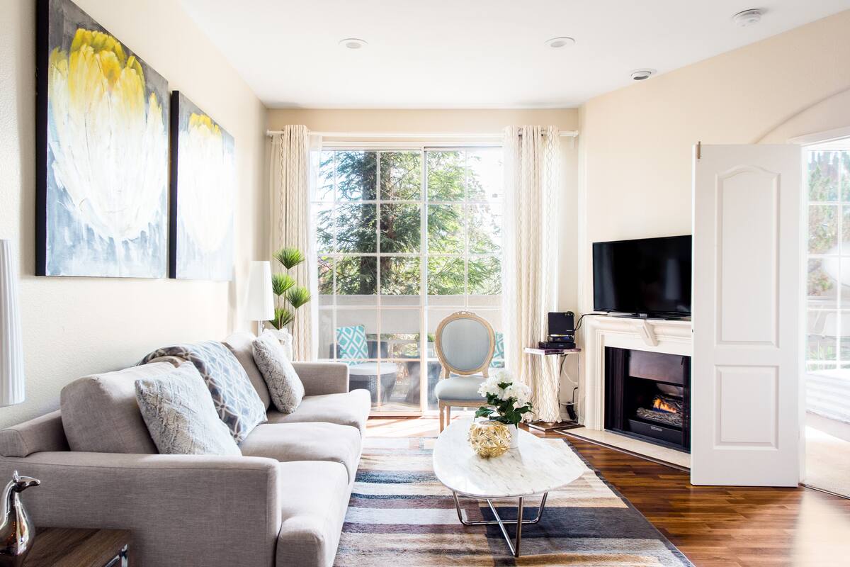 Stylish Beverly Hills Vacation Retreat