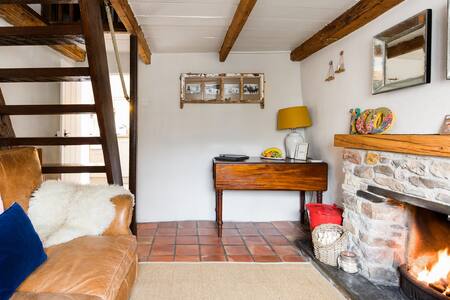 Romantic Boutique Thatched Cottage in Mithian, near St Agnes