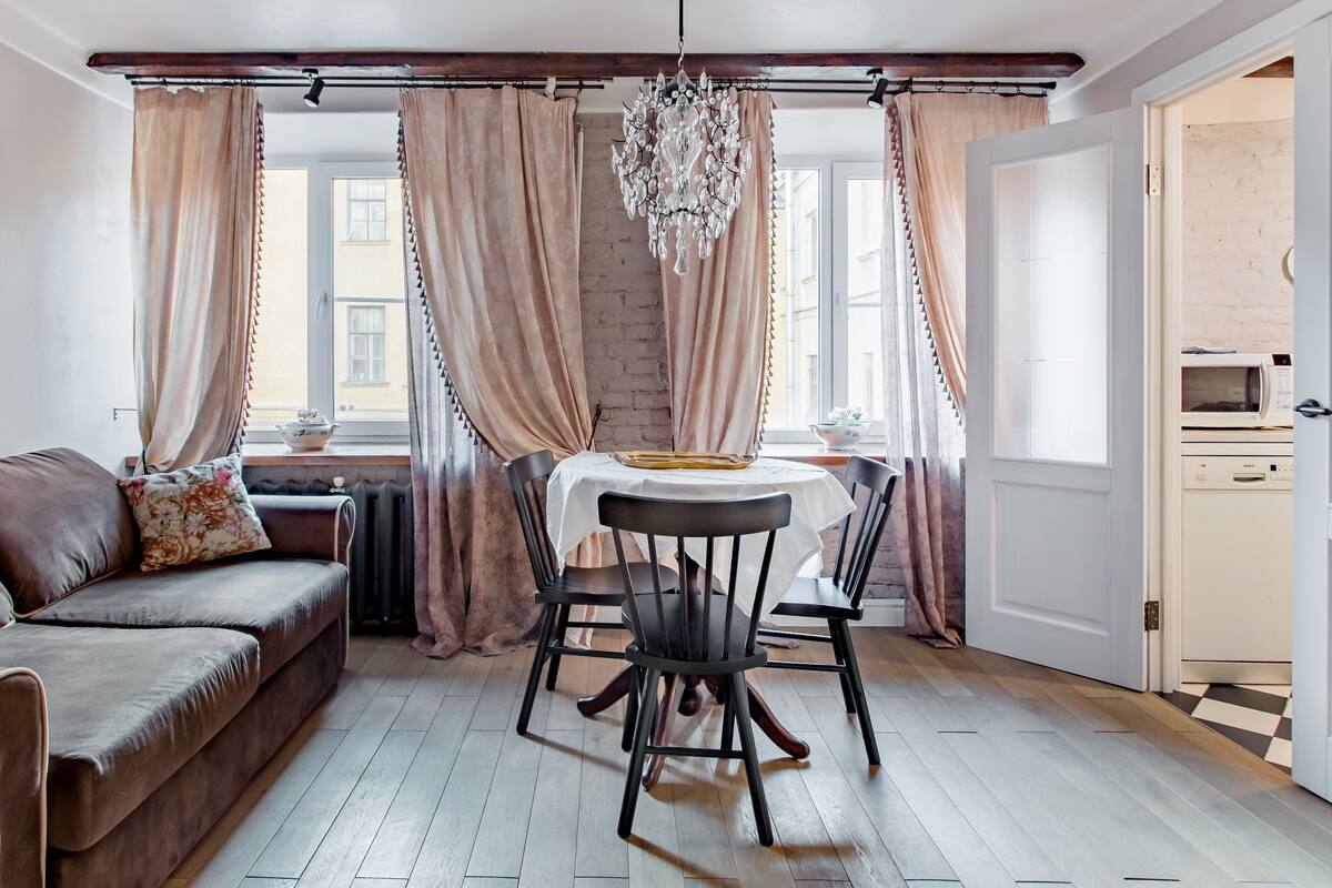 Soak up the Rustic Grandeur at a Deluxe Historic Home