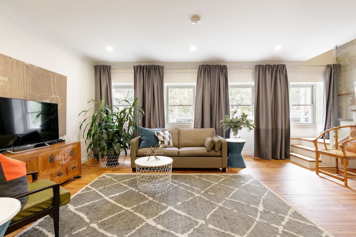 143 Fantastic apartment 10 minutes walk to city.