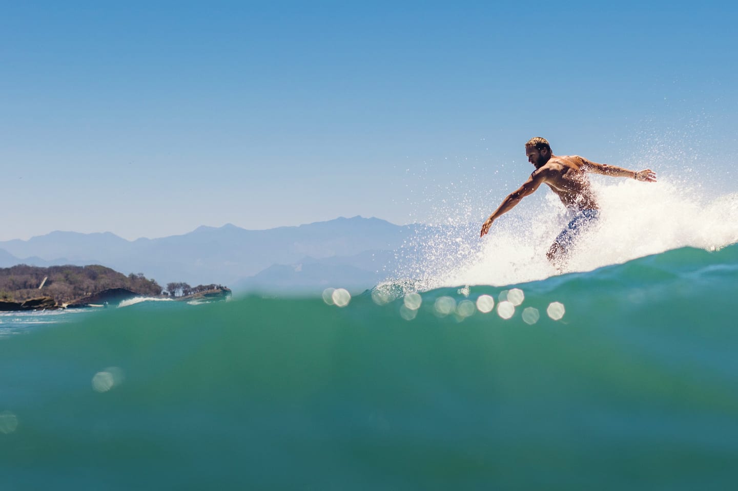 Surfing experiences%{line_break}and more in Los Angeles