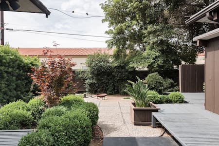 Mid-Century Design Close to Downtown