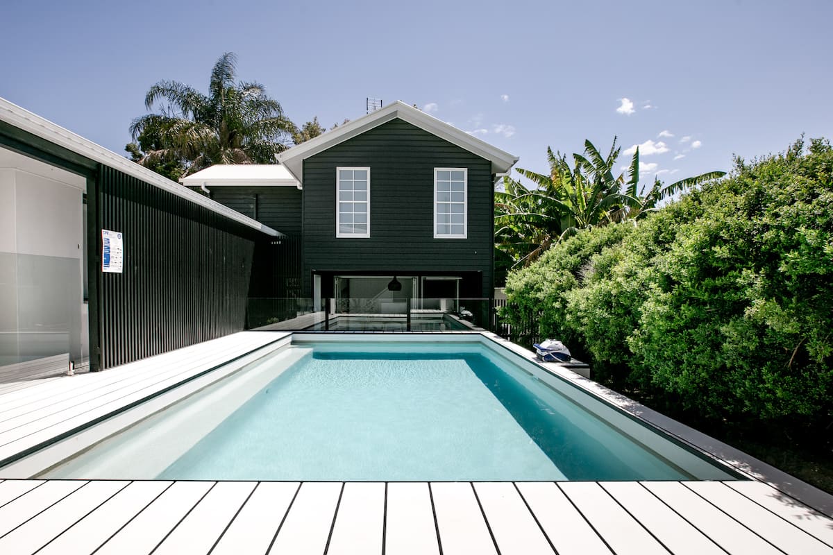 The Pool House—Cool Designer Loft Close To Beach