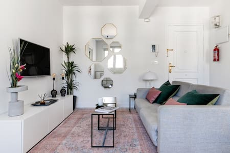 Eclectic Apartment in Historical Architecture Building