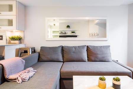 Modern Downtown Townhouse near CN Tower