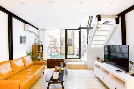 拥天井花园、私人影院的石库门阁楼式套房，步行可到达田子坊，淮海路商业街