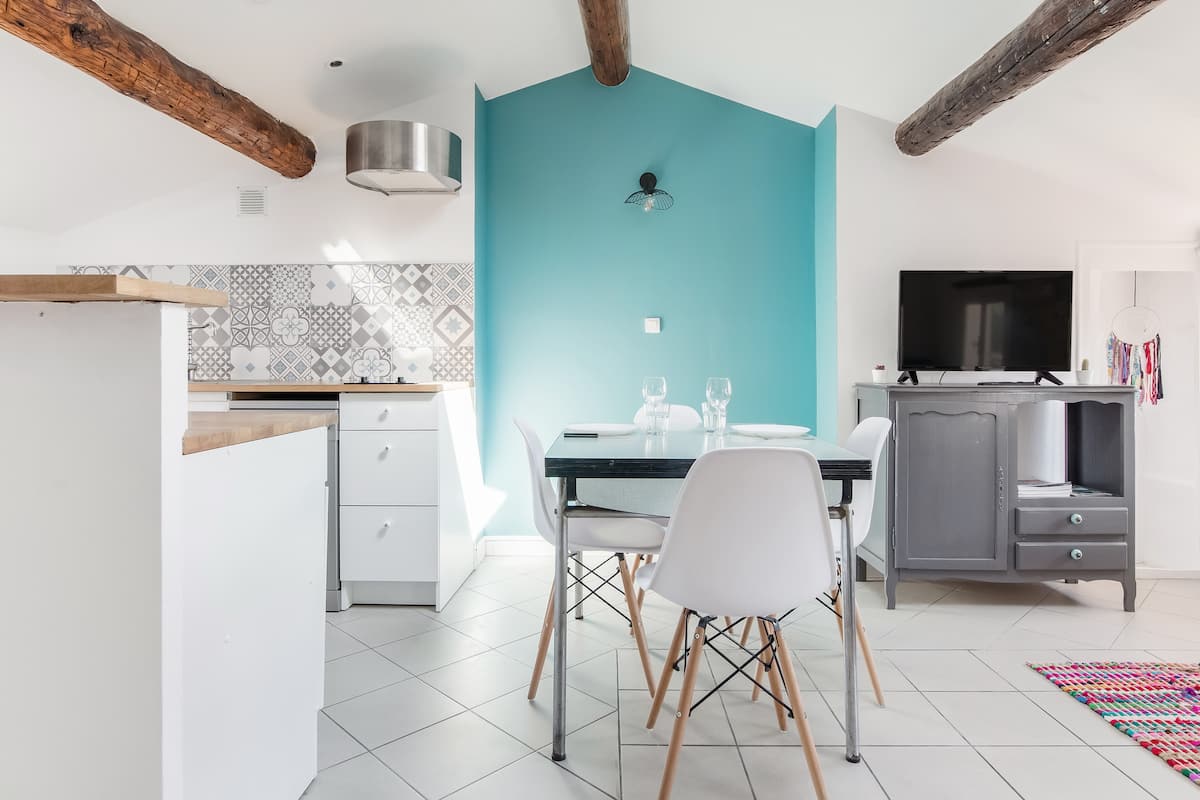 Adapté Coronavirus. Plages Mourillon, vue mer, climatisation