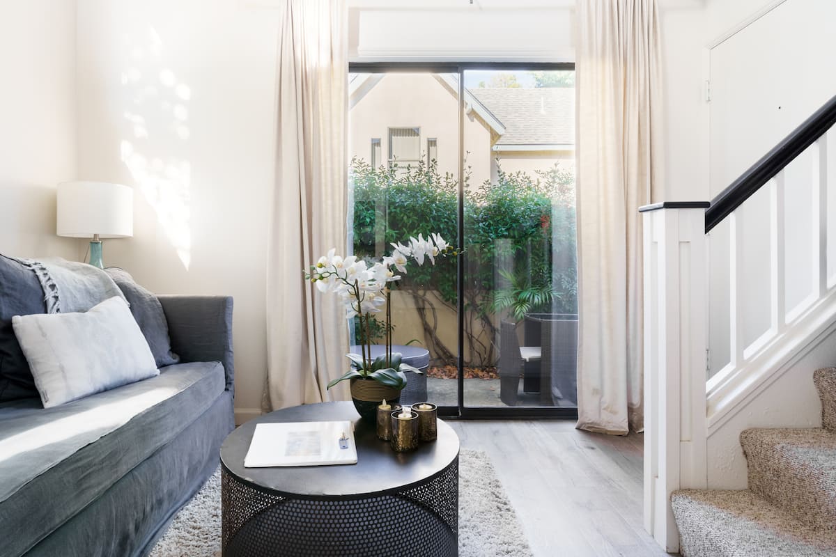 Stylish Luxury Lofted Apartment Downtown