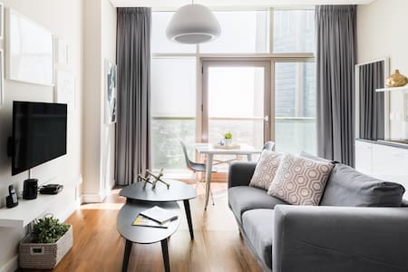 Stylish, High-Floor Studio in the Center of the City Vibe