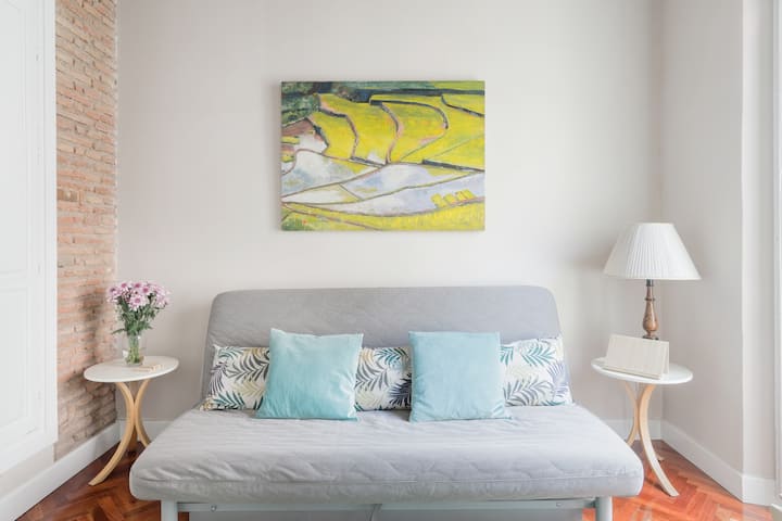 Visit the main points of interest in Malaga from this elegant apartment Visit the main points of interest in Malaga from this elegant apartment