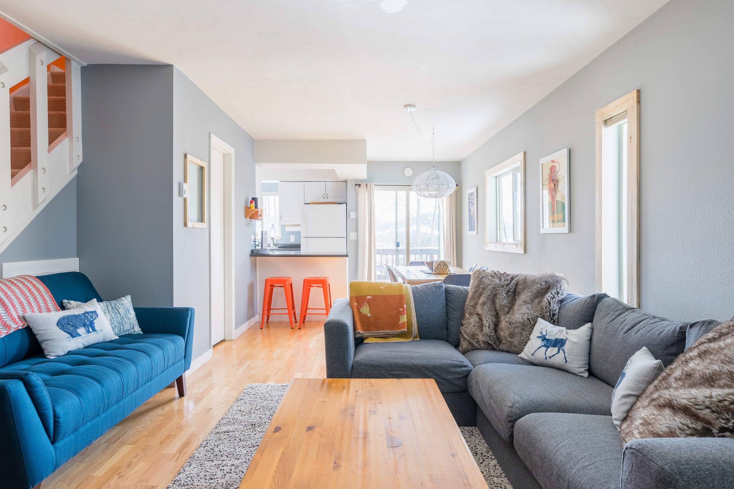 Stylish Mountain View Townhouse with Deck Townhouses for Rent in