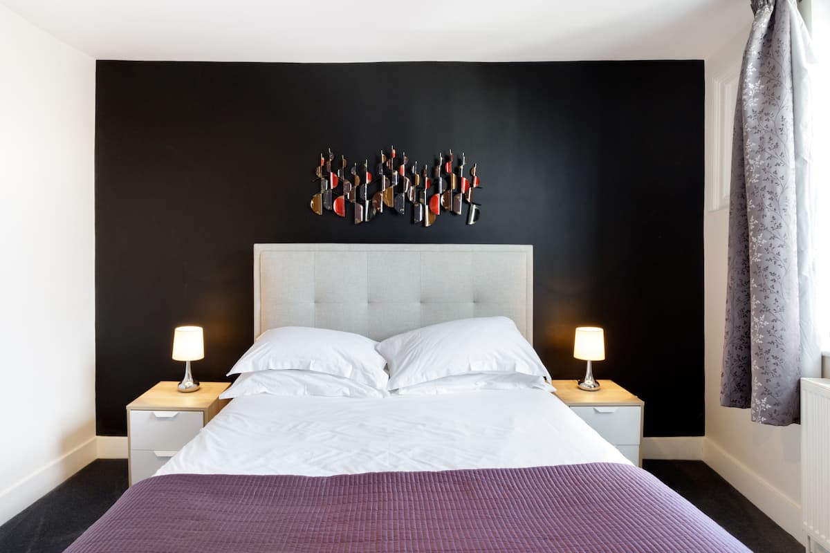 Number One at the Hugo - Two Bed Luxury Apartment Canterbury