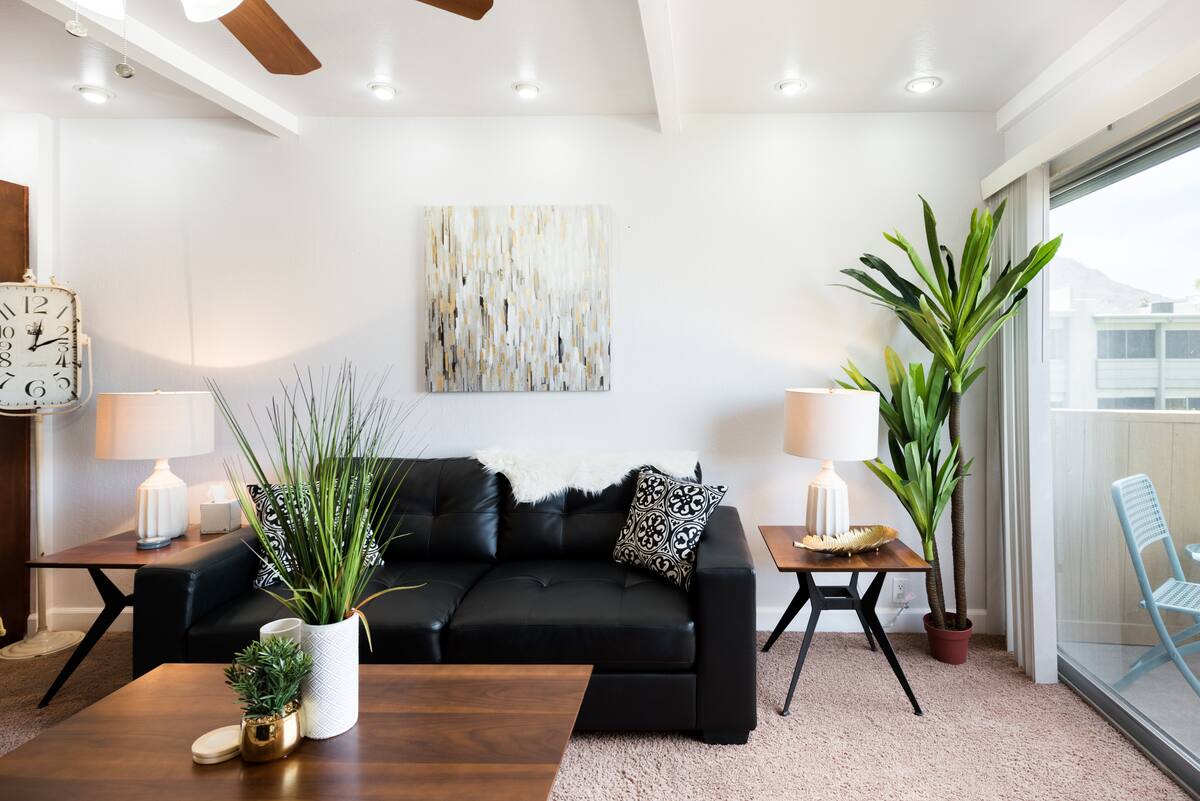 Condo in Old Town Scottsdale Close to Shopping and Dining