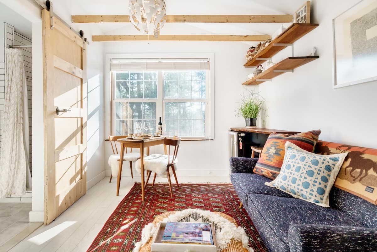 Renovated Studio Apartment in Attractive Sylvan Setting