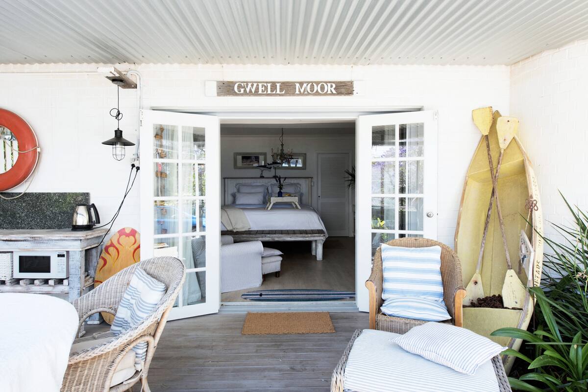 Cosy, Beachy Studio with Pittwater Views near Whale Beach and Palm Beach