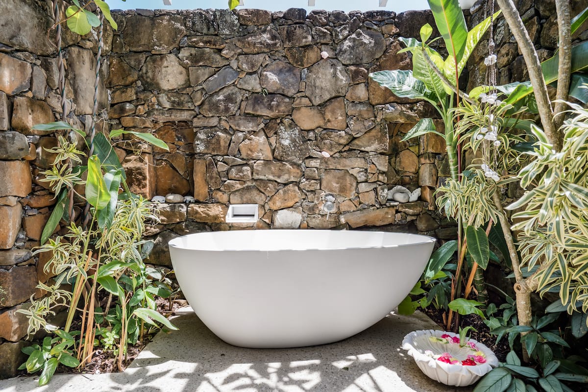 Byron Bay Studio with a Cosy Patio and Alfresco Soaking Tub