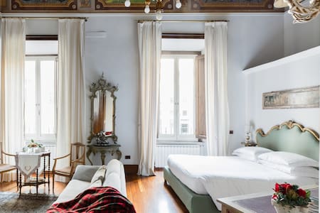 Deluxe appartamento in palazzo nobile nel centro