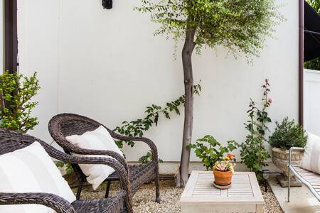 Private Entrance Guest Suite with Garden near the Beach