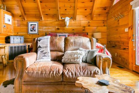 Luxury Cabin Getaway in the Great Smokey Mountains