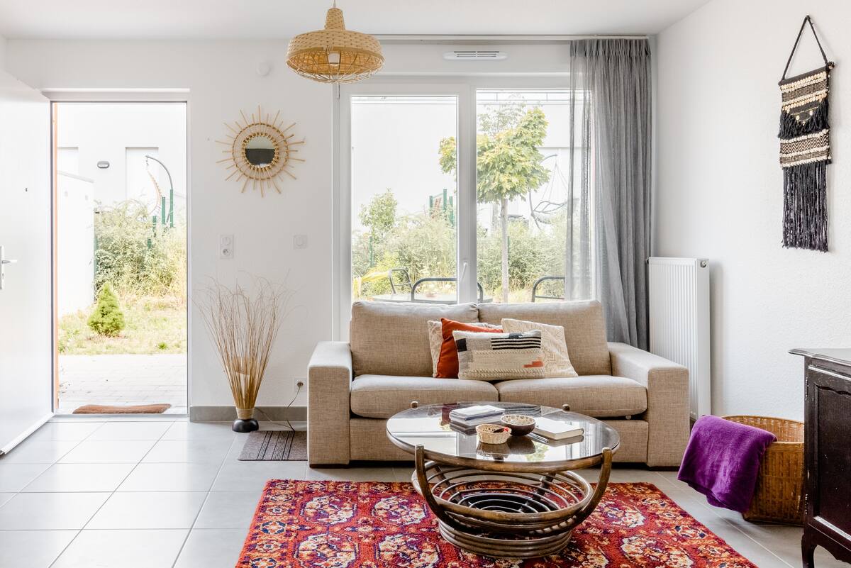 Charming & Bright Apartment with Garden & Parking