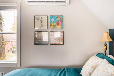 Downtown Private Guest Loft with Cool Vintage Vibe-Sanitized