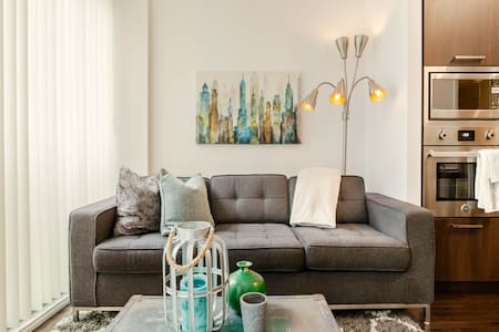 Mins to Roger Ctr, CN Tower, Union STN, 10