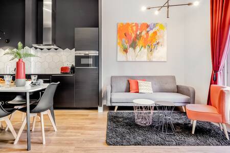Stylish Apt in the Heart of the City