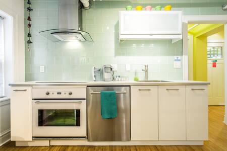 Stunning Retro Apartment in Andersonville