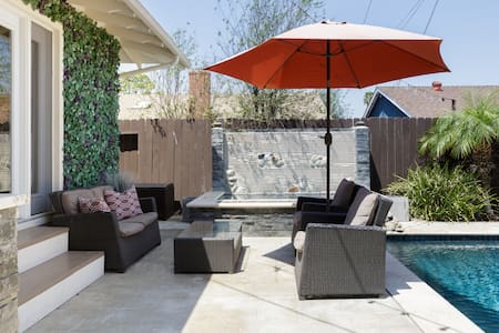 Relaxing and Quiet Poolfront Bungalow