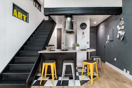 Loft Apartment in the Heart of Toulouse with Parking