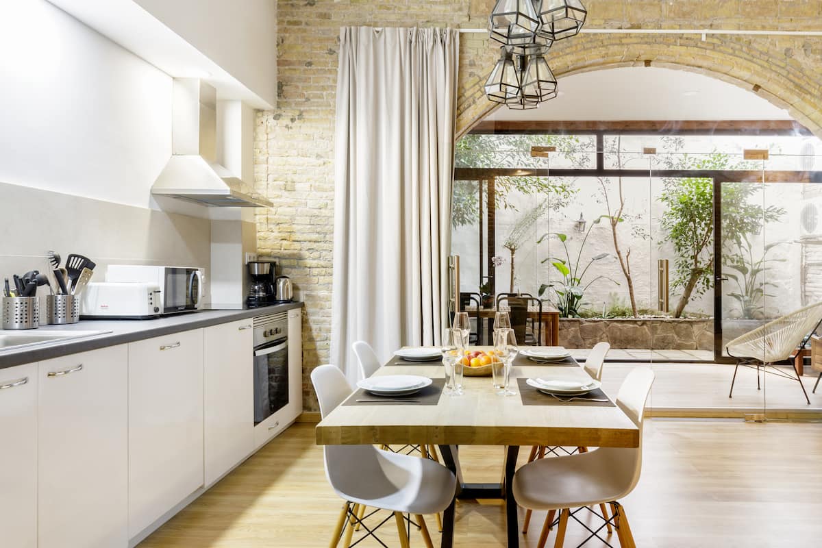 Grand but Cozy Loft with Indoor Patio in Center of Sitges