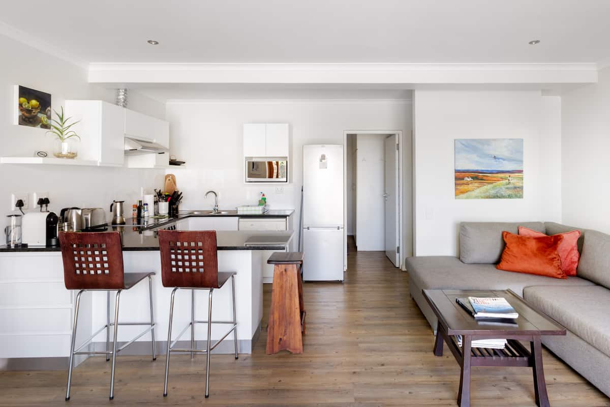 Stroll to the Beach from a Central Camps Bay Apartment