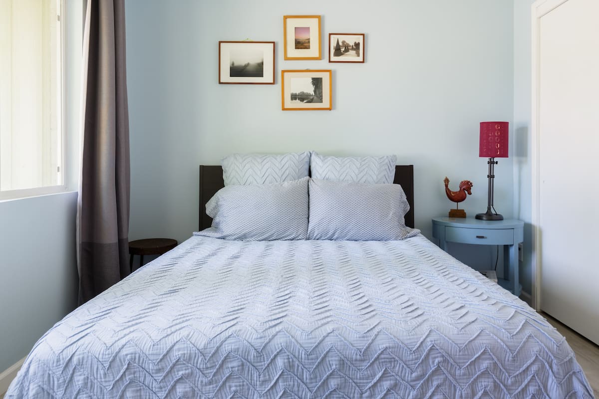 Comfy Contemporary Condo in Uptown Phoenix