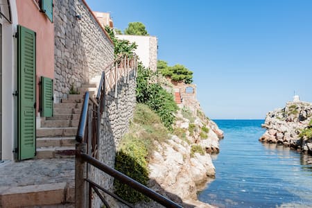 Les pieds dans l’eau- Loft soppalcato sul mare