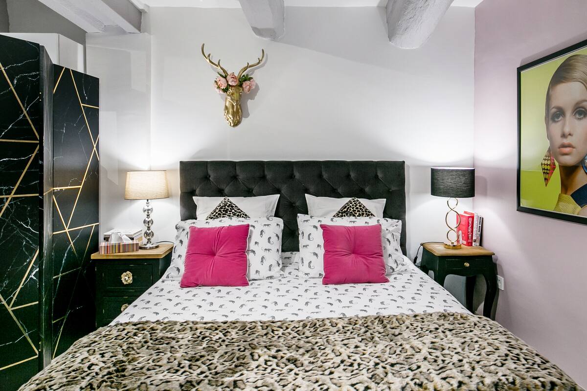 Artistic Antibes Apartment in Picasso's Home Town