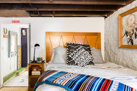 AJ's Little Ranch Guest Suite in Hyde Park